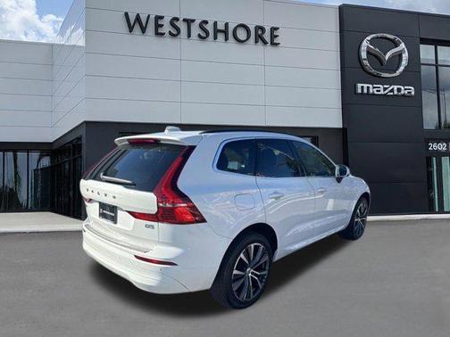 2022 Volvo XC60 B5 Momentum