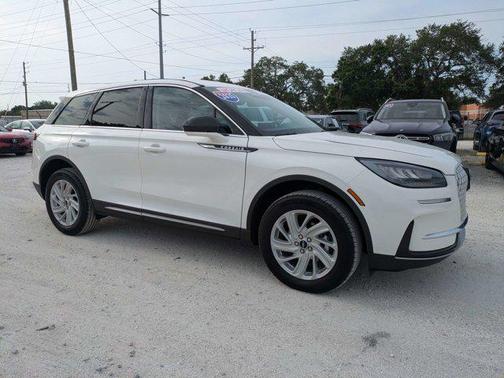 Pristine White Metallic Tri-Coat 2025 Lincoln Corsair Premiere