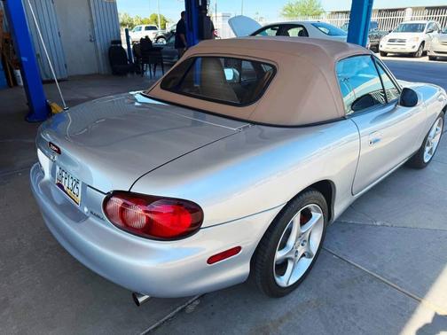 2002 Mazda MX-5 Miata LS