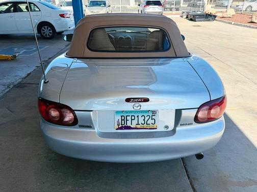 2002 Mazda MX-5 Miata LS