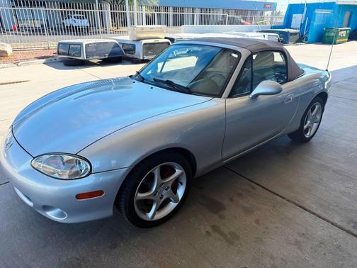 2002 Mazda MX-5 Miata LS