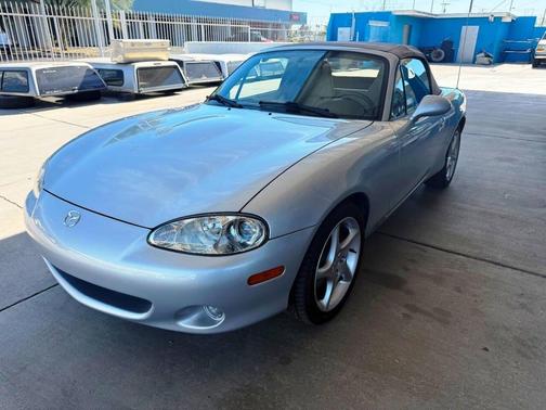 2002 Mazda MX-5 Miata LS