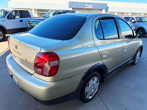2001 Toyota ECHO Base 4dr Sedan