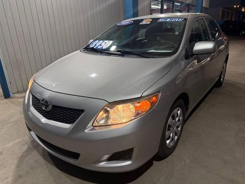 Classic Silver Metallic 2009 Toyota Corolla LE