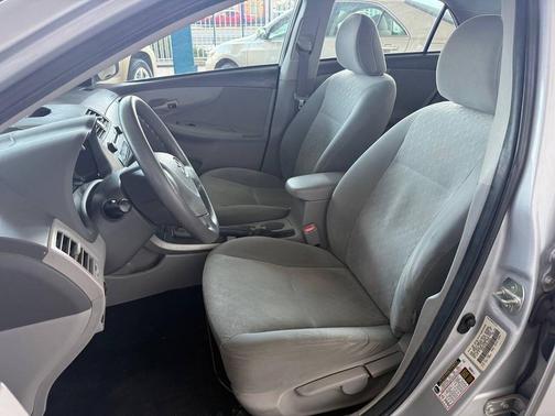 Classic Silver Metallic 2009 Toyota Corolla LE