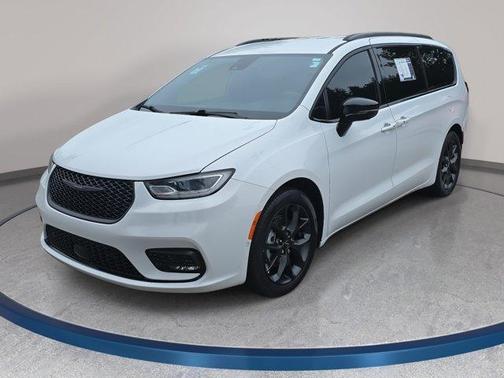 Bright White Clearcoat 2024 Chrysler Pacifica Touring-L