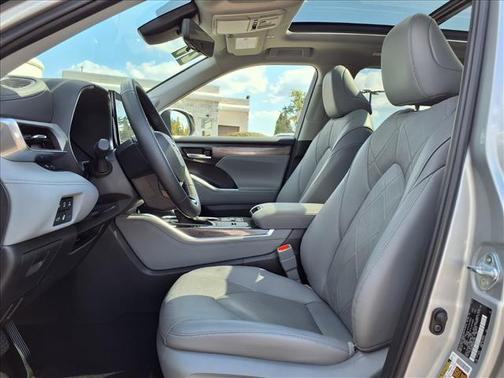 2024 Toyota Highlander Hybrid Platinum