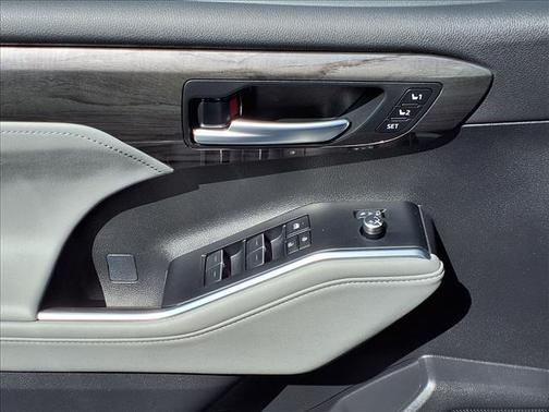 2024 Toyota Highlander Hybrid Platinum