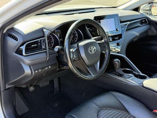 Ice Cap 2023 Toyota Camry SE