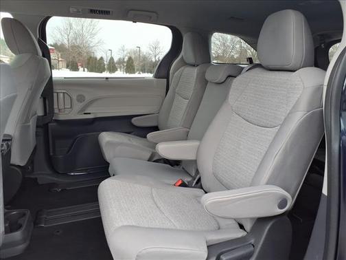 2022 Toyota Sienna LE