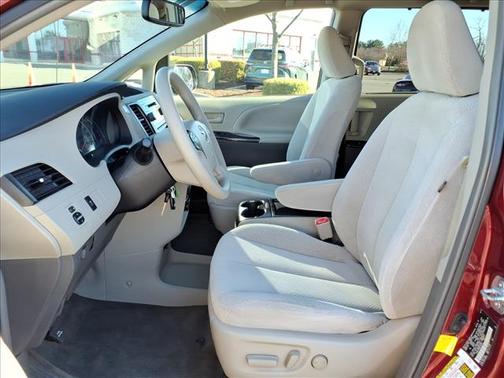 2011 Toyota Sienna LE