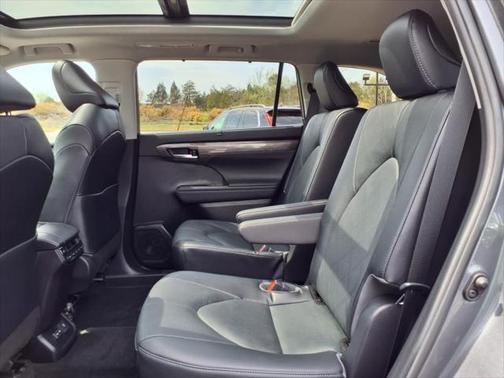 2023 Toyota Highlander Platinum