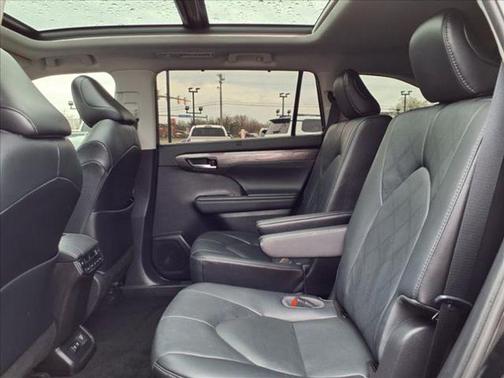 2021 Toyota Highlander Hybrid Platinum