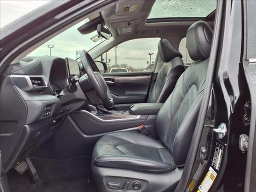 2021 Toyota Highlander Hybrid Platinum