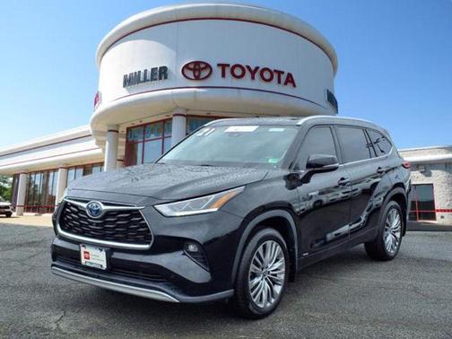 2021 Toyota Highlander Hybrid Platinum