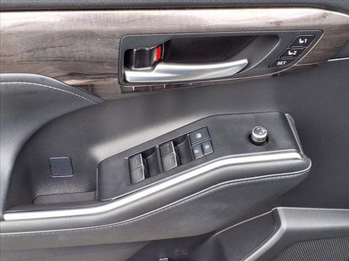 2021 Toyota Highlander Hybrid Platinum