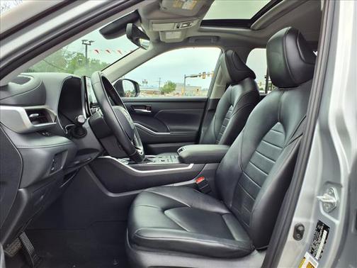 Celestial Silver Metallic 2020 Toyota Highlander XLE
