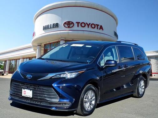 2022 Toyota Sienna LE