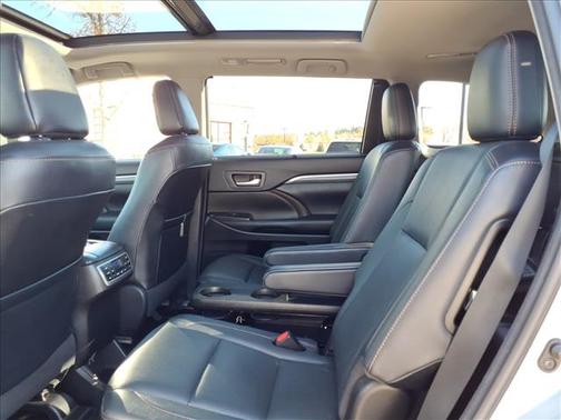 Celestial Silver Metallic 2018 Toyota Highlander Limited Platinum