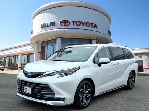 2025 Toyota Sienna Platinum