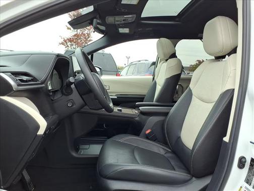 2025 Toyota Sienna Platinum