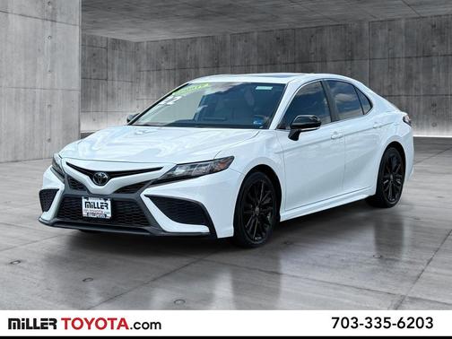 White 2022 Toyota Camry SE