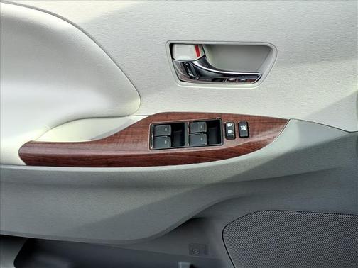 2014 Toyota Sienna XLE