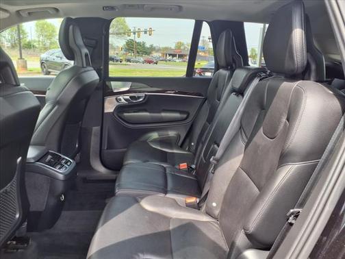 2017 Volvo XC90 T6 Momentum