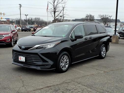 2022 Toyota Sienna LE