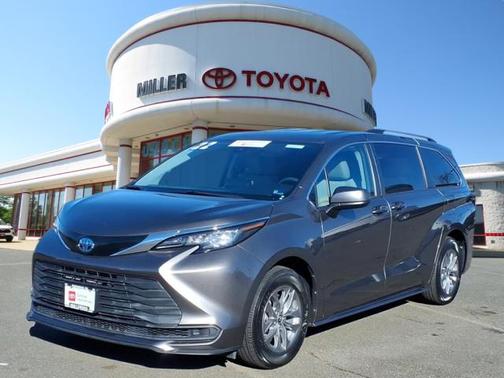 2022 Toyota Sienna LE
