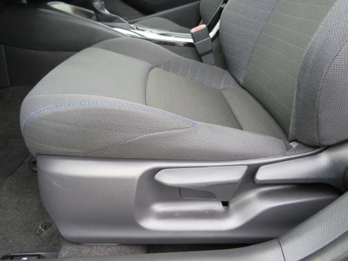 Photo 3 of 18 of 2021 Toyota Corolla SE