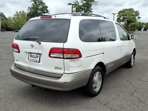 Super White 2003 Toyota Sienna LE