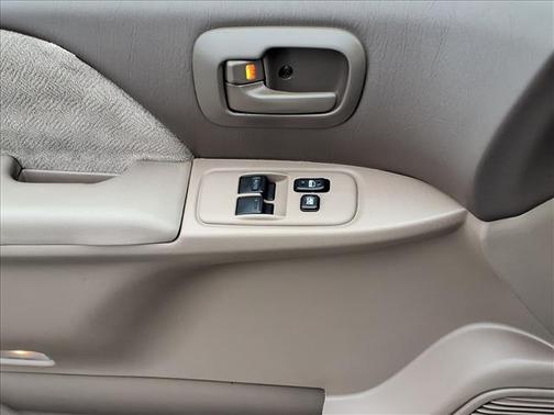 Super White 2003 Toyota Sienna LE