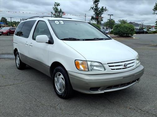 Super White 2003 Toyota Sienna LE