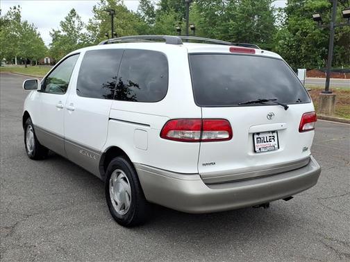 Super White 2003 Toyota Sienna LE