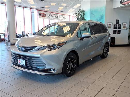 2025 Toyota Sienna Platinum