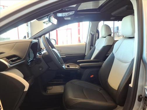 2025 Toyota Sienna Platinum