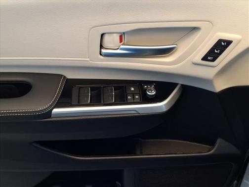 2025 Toyota Sienna Platinum