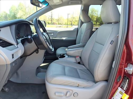 Salsa Red Pearl 2016 Toyota Sienna LE