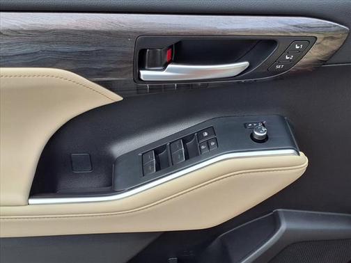 2024 Toyota Highlander Hybrid Platinum