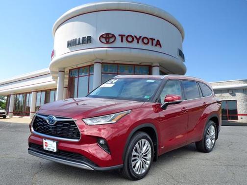 2024 Toyota Highlander Hybrid Platinum