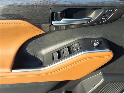 2025 Toyota Highlander Hybrid Platinum