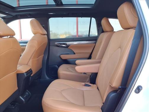 2025 Toyota Highlander Hybrid Platinum