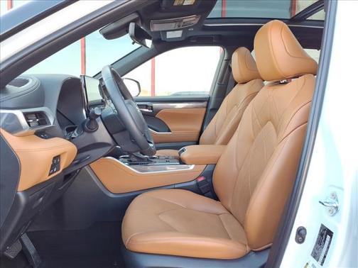 2025 Toyota Highlander Hybrid Platinum