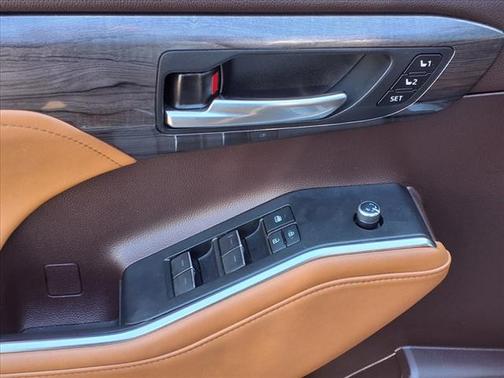 2021 Toyota Highlander Hybrid Platinum