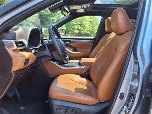 2021 Toyota Highlander Hybrid Platinum