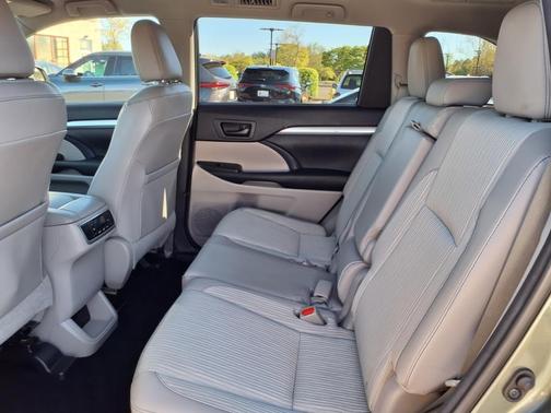 2015 Toyota Highlander LE Plus
