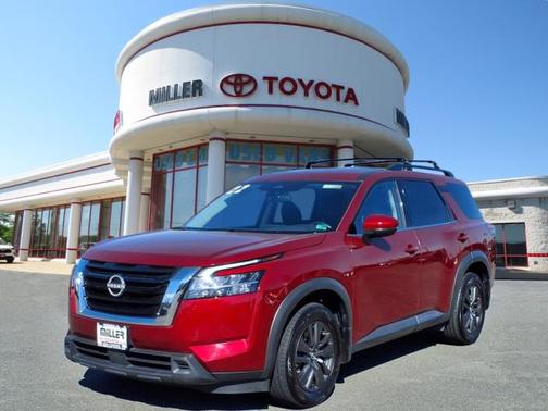 2022 Nissan Pathfinder SV