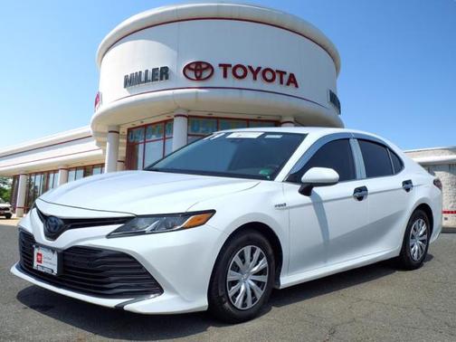 2019 Toyota Camry Hybrid LE
