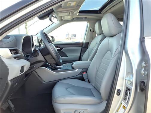 2025 Toyota Highlander Hybrid XLE